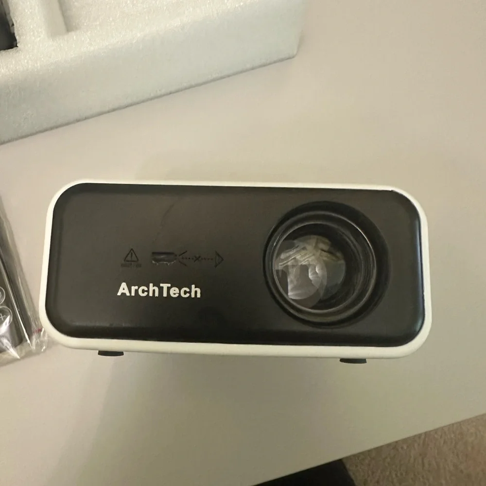 LED mini projector - Picture 7 of 9